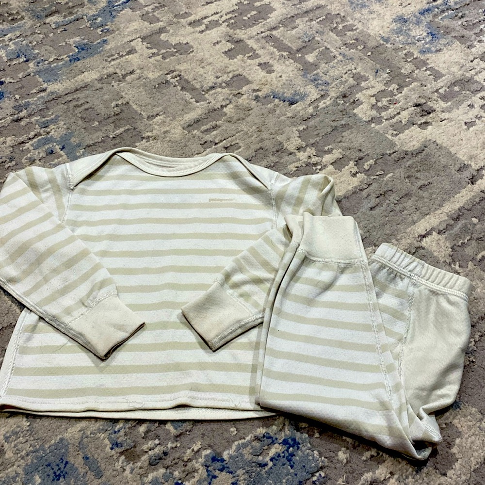 Patagonia base layer set tan stripe size 3t